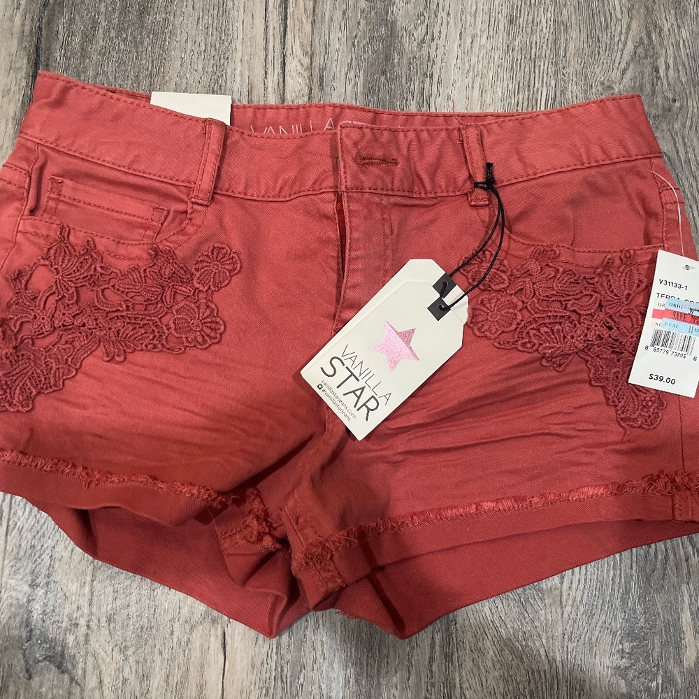 Vanilla Star salmon shorts